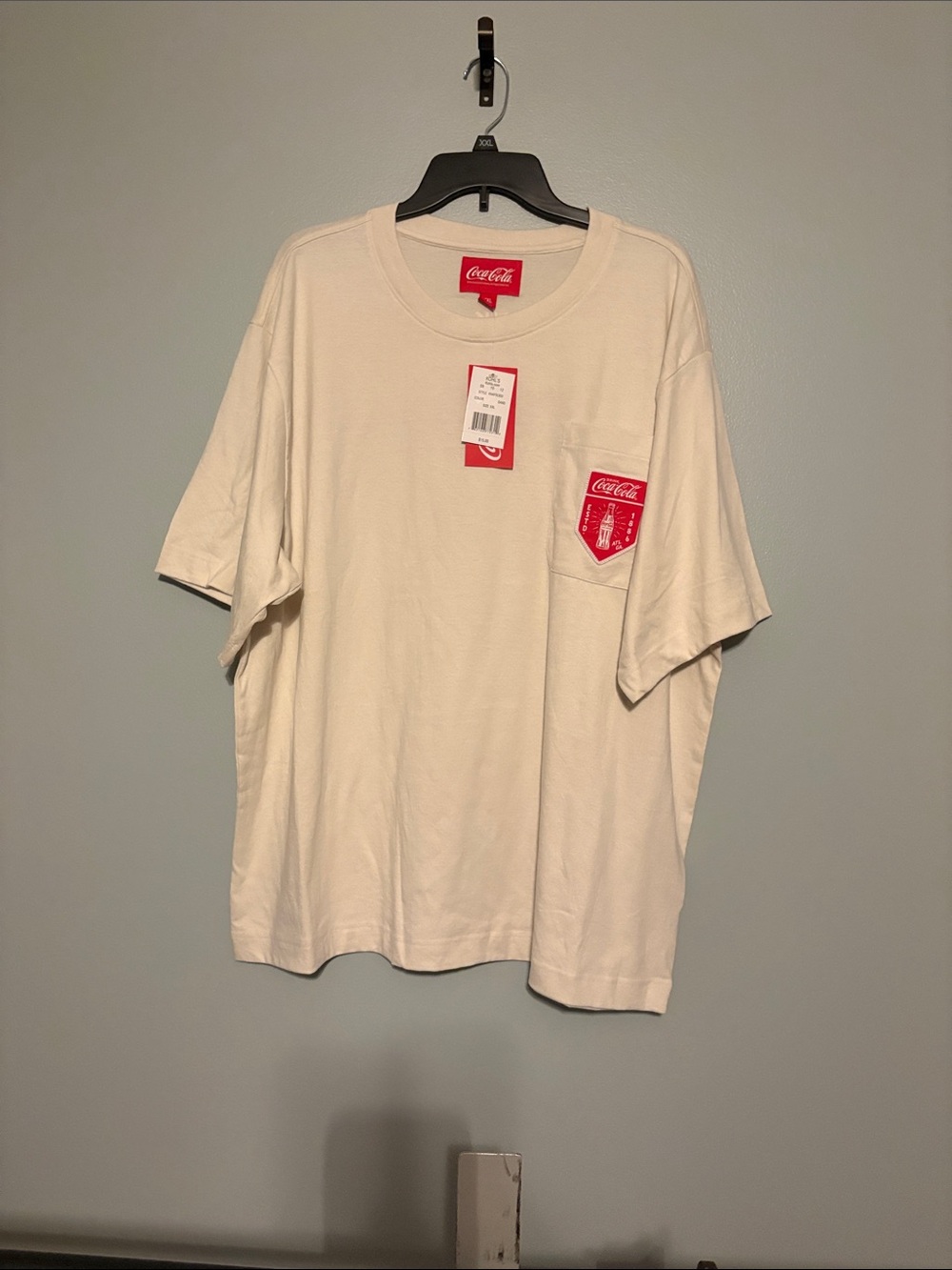 Coca Cola Cream Short-Sleeve Pocket Tee with Red Logo Men’s Size NWT